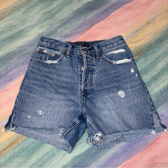 Abercrombie & Fitch high rise 4” women’s distressed shorts size 0/25 - Picture 1 of 5